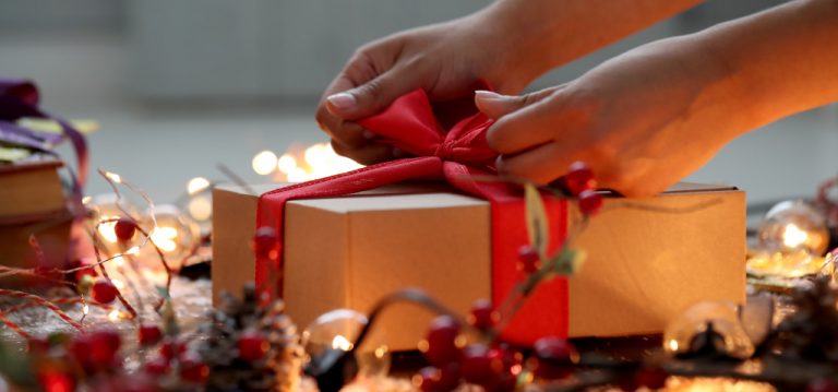 Ką Kalėdoms dovanoti draugei, vyrui ar močiutei? 15 šventinių dovanų idėjų