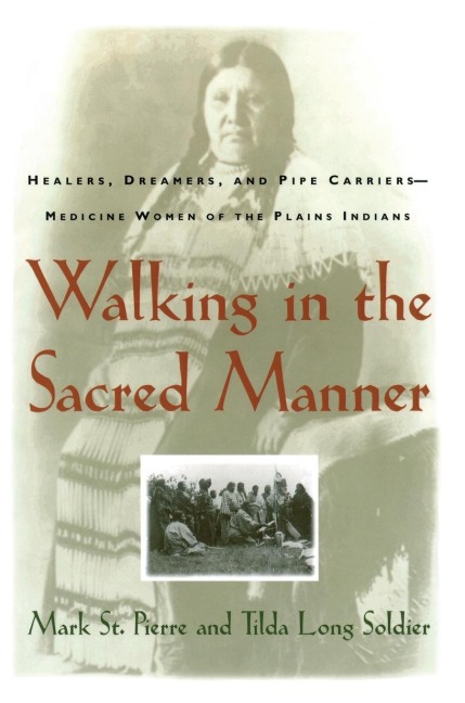 Walking in the Sacred Manner: Healers, Dreamers, and Pipe Carriers--Medicine Women of the Plains