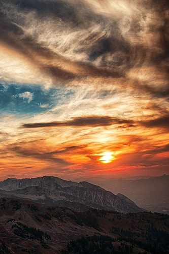 Utah Sun There's Not a Lot of Things in Nature More Awe-Inspiring Than the Sight of the Sun Meeting the Horizon.