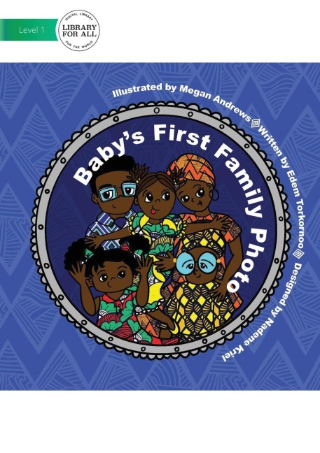 Babys First Family Photo