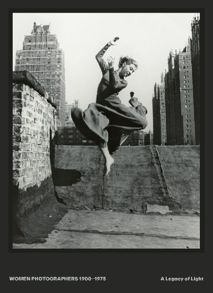 Women Photographers 1900 - 1975: A Legacy of Light: An Illustrated Photography Book on Women Artists and 20th-Century Photography