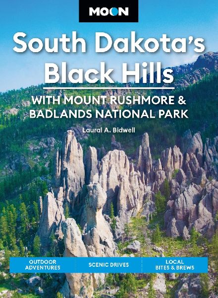 Moon South Dakota's Black Hills: With Mount Rushmore & Badlands National Park: Outdoor Adventures, Scenic Drives, Local Bites & Brews