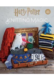 Harry Potter: Knitting Magic: The Official Harry Potter Knitting Pattern Book